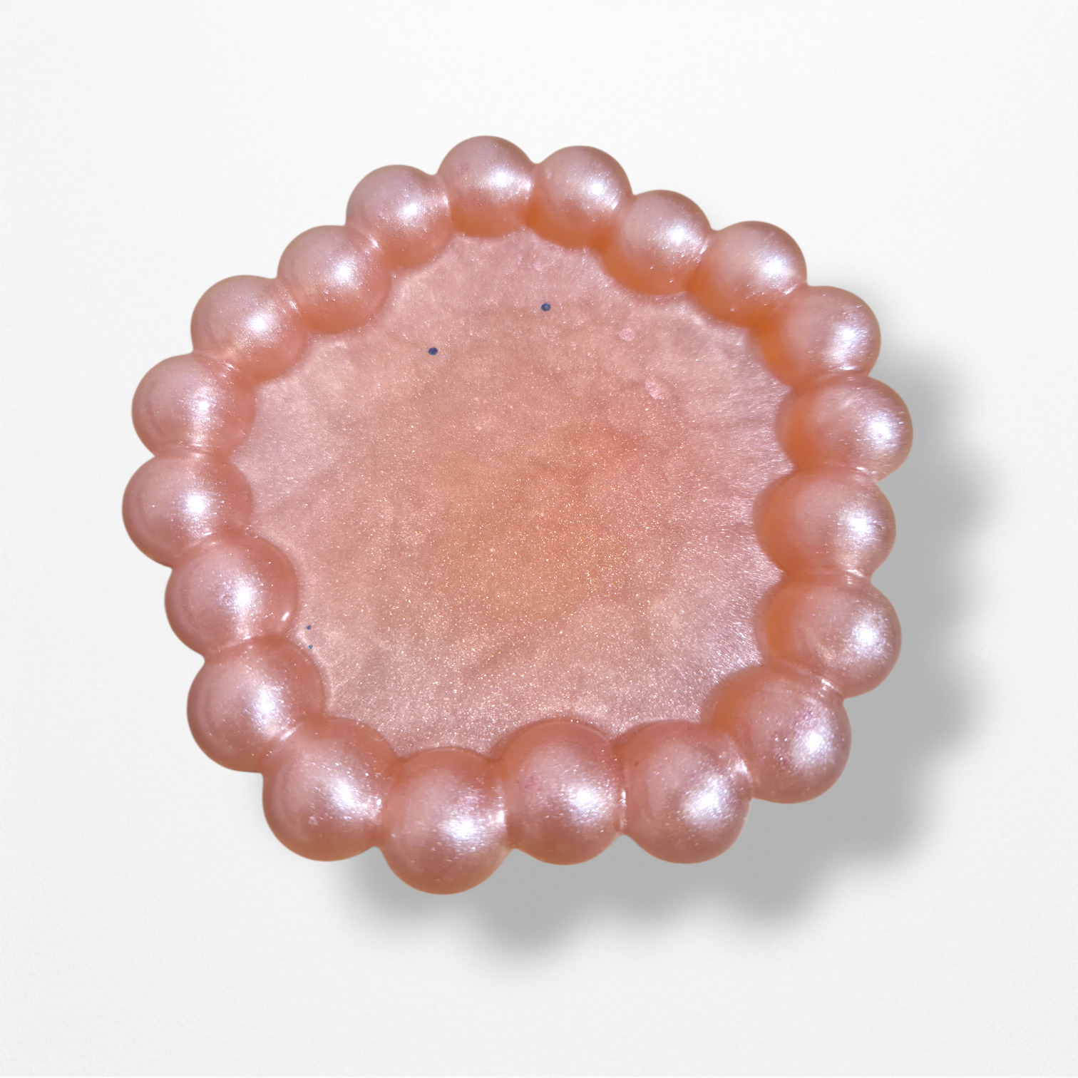 ✨ PerlaRosé – Handgefertigter Epoxidharz-Untersetzer mit Perlenrand